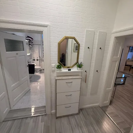 Margrit Apartment *